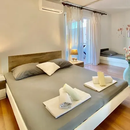 Guest house Classic Keko Rab 3*