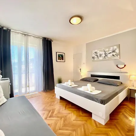 Guest house Classic Keko Rab 3*
